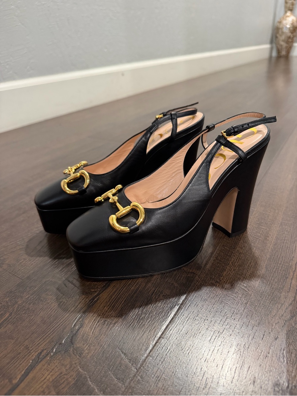 Gucci Black Leather Slingback Pumps with Gold Horsebit - Picture 4 of 16